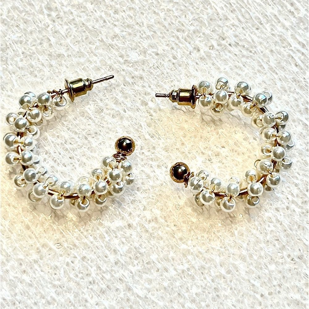 🏷️ Hoop Post Earrings Wire Wrapped Faux Pearl White, Gold Tone